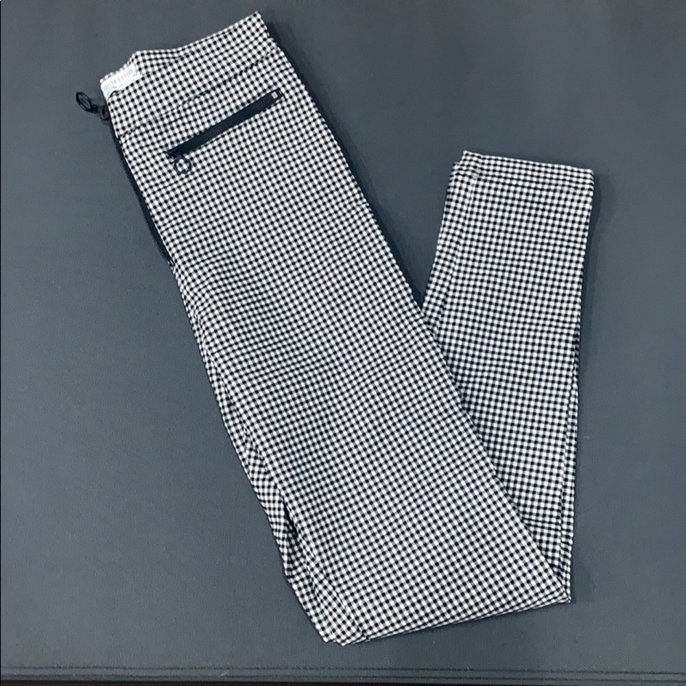 Black/white checkered skinny pants